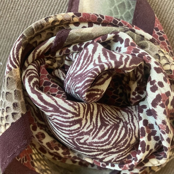 ANNE KLEIN vintage silk bandanna - Picture 12 of 12